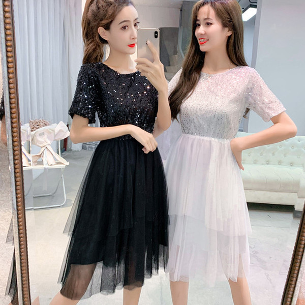 Modern női ruha tüllel és flitterekkel, három színben