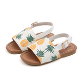 Sandale moderne pentru copii cu aplicații diferite - pentru fete