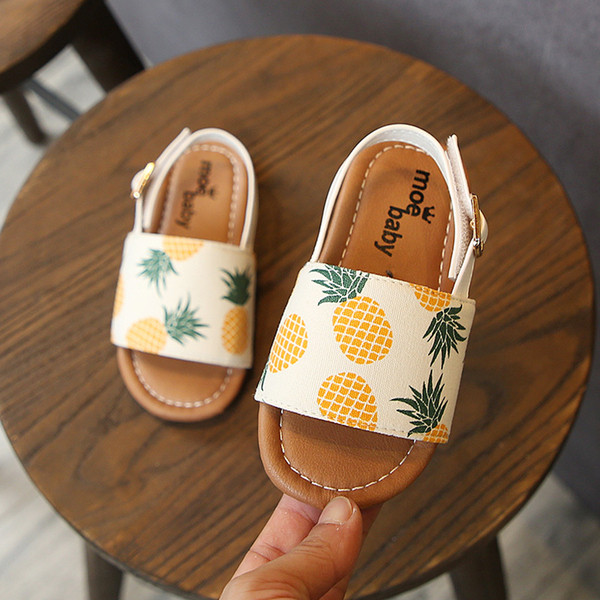 Sandale moderne pentru copii cu aplicații diferite - pentru fete