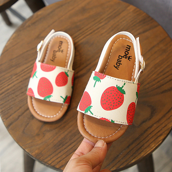 Sandale moderne pentru copii cu aplicații diferite - pentru fete