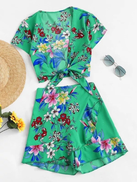 Stílusos női kétrészes szett virágmotívummal