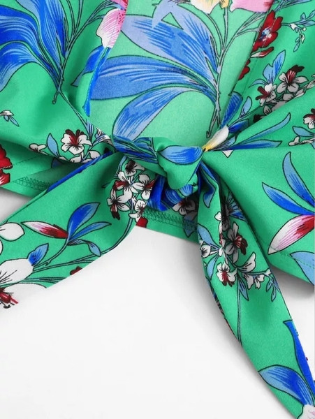 Stílusos női kétrészes szett virágmotívummal