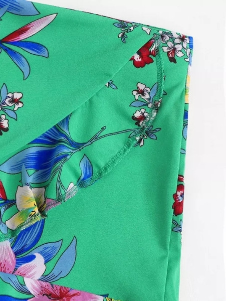 Stílusos női kétrészes szett virágmotívummal