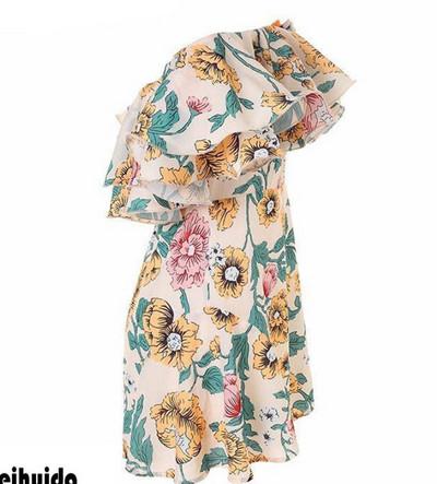 Nyári női overál csupasz vállval, virágmintával