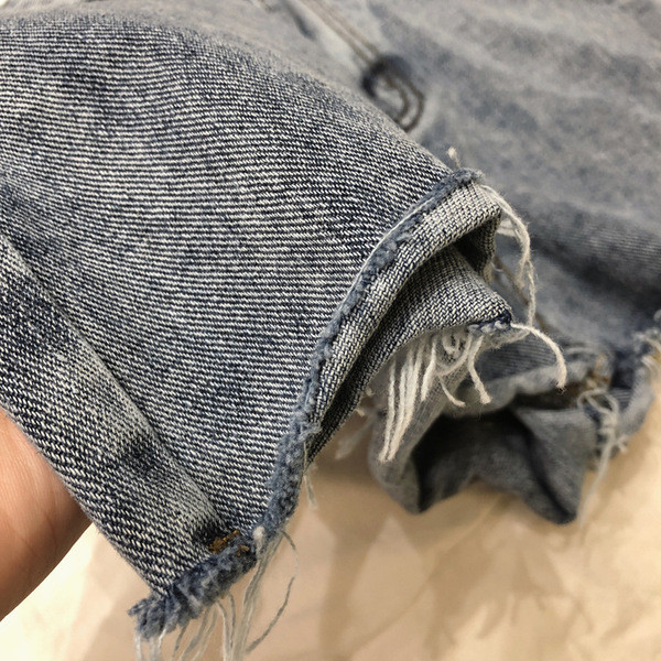 Изчистен модел къси панталони в два цвята 