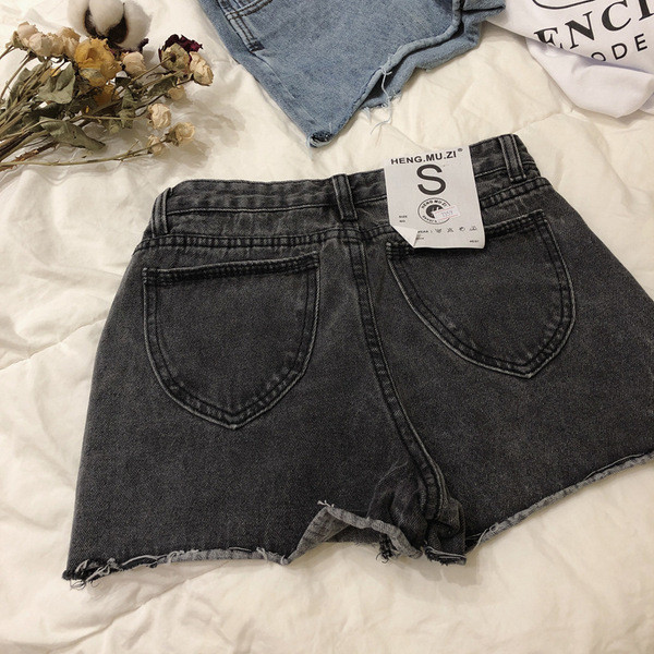 Изчистен модел къси панталони в два цвята 