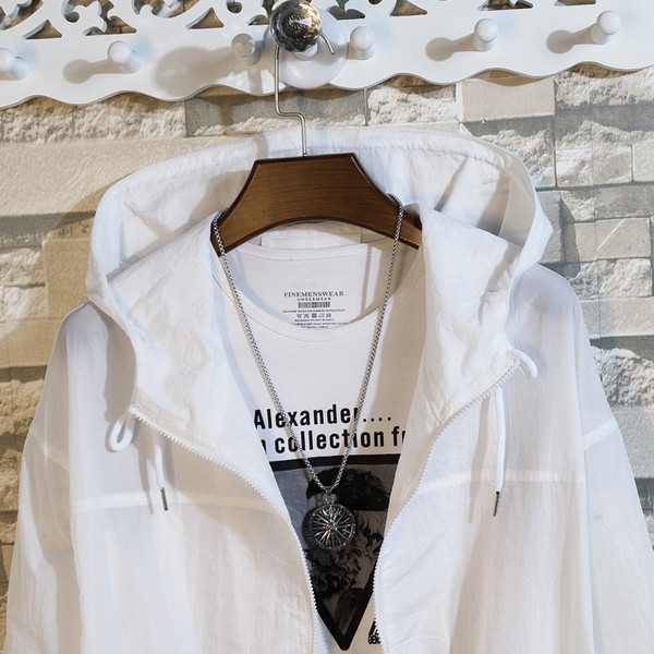 Napi tavaszi kabát kapucnival fehér és fekete színben