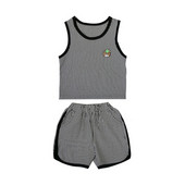 Gyerekkészlet fiúknak két részből áll - felső és rövidnadrág