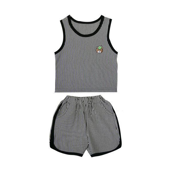 Gyerekkészlet fiúknak két részből áll - felső és rövidnadrág