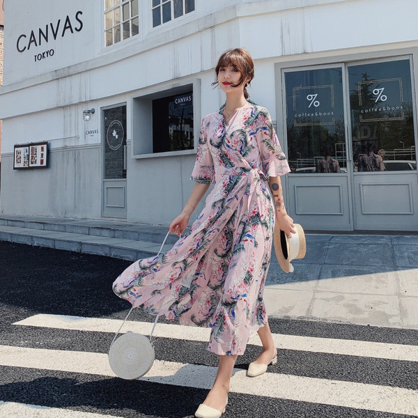 Rochie lunga de dama cu decolteu in V si maneca lotus cu imprimeu floral in doua culori