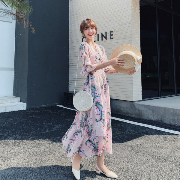 Rochie lunga de dama cu decolteu in V si maneca lotus cu imprimeu floral in doua culori