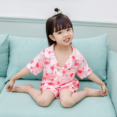 Pijamale copii pentru fete in trei culori cu aplicatii diferite