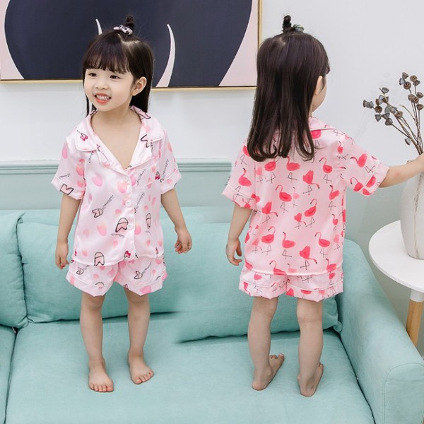 Pijamale copii pentru fete in trei culori cu aplicatii diferite