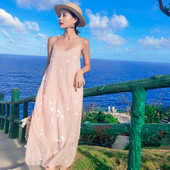 Modern és stílusos női ruha rózsaszín flitterekkel