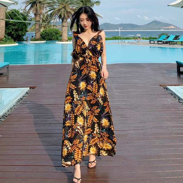 Női strandruha V-nyakkal és csupasz háttal