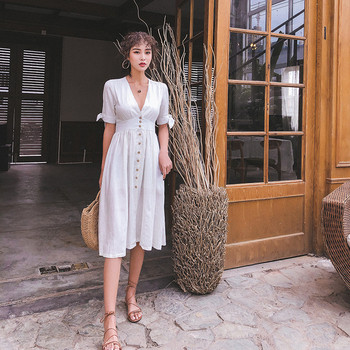 Γυναικείο casual φόρεμα με ντεκολτέ σε σχήμα V και κουμπιά σε λευκό χρώμα