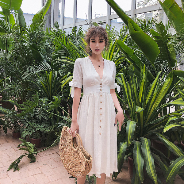 Rochie casual de dama cu decolteu in V si nasturi in alb