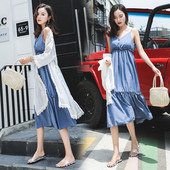 Pántos és V-nyakú ruhakészlet kék-fehér mellényben