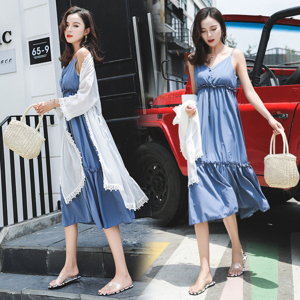 Pántos és V-nyakú ruhakészlet kék-fehér mellényben