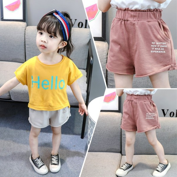 Gyermek rövidnadrág két színben, zsebekkel és feliratokkal