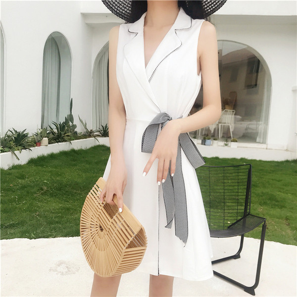 Ежедневна дамска рокля с връзки в бял цвят 