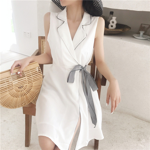 Ежедневна дамска рокля с връзки в бял цвят 