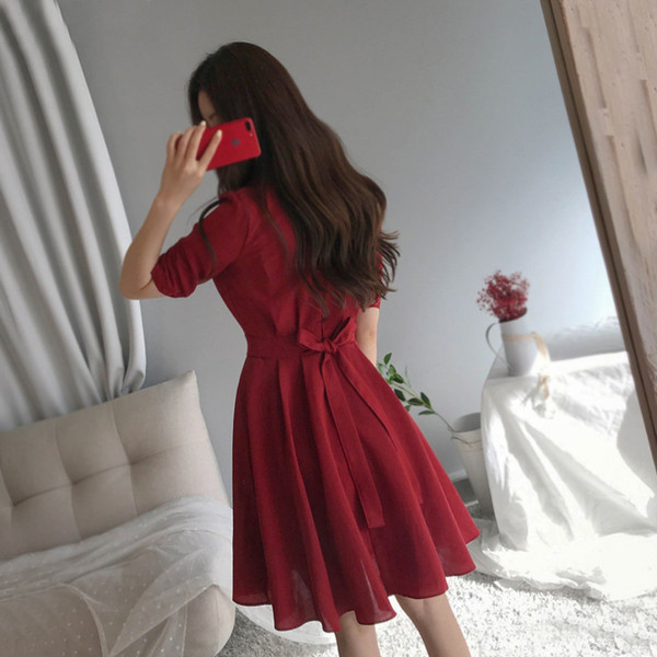 Стилна дамска рокля с къс ръкав в черен и червен цвят 