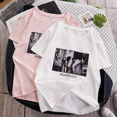 Μοντέρνο γυναικείο μπλουζάκι με λευκό, ροζ και κόκκινο χρώμα