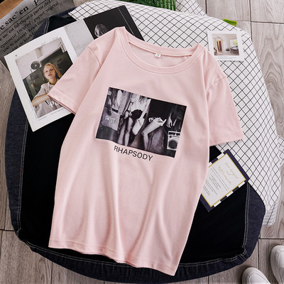 Μοντέρνο γυναικείο μπλουζάκι με λευκό, ροζ και κόκκινο χρώμα