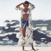 Актуално дамско парео дълъг модел с флорален десен