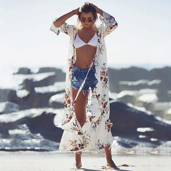 Актуално дамско парео дълъг модел с флорален десен 