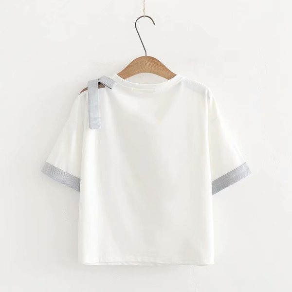 Ежедневна дамска  тениска с апликация в бял цвят 