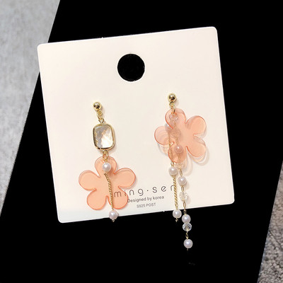 Cercei de dama actuali cu perle in trei culori