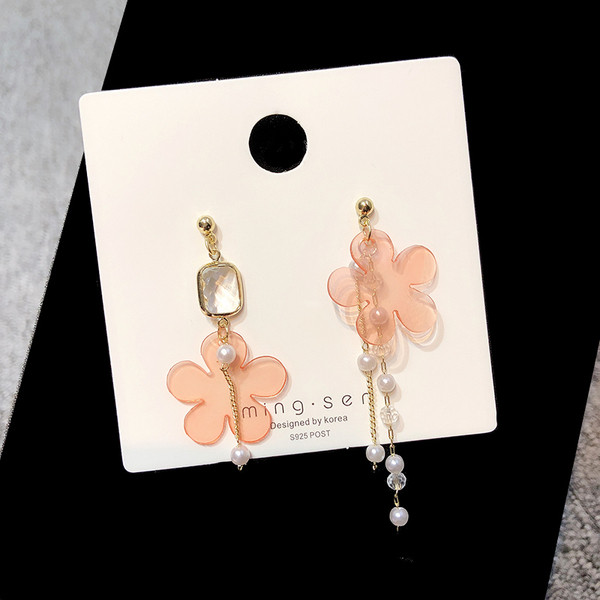 Cercei de dama actuali cu perle in trei culori