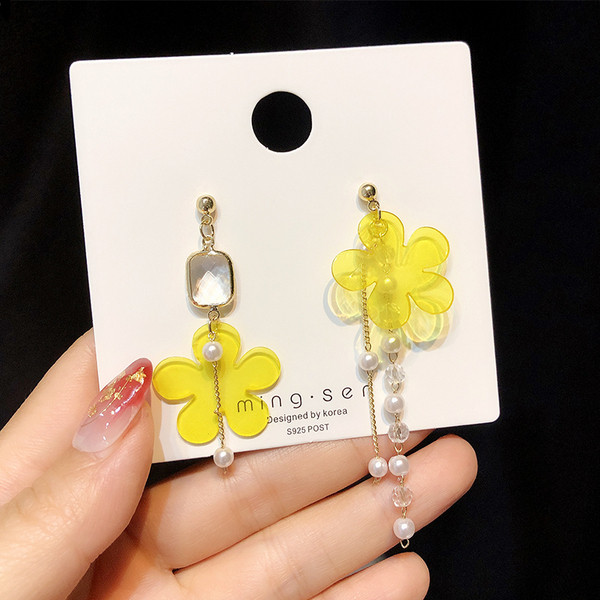 Cercei de dama actuali cu perle in trei culori