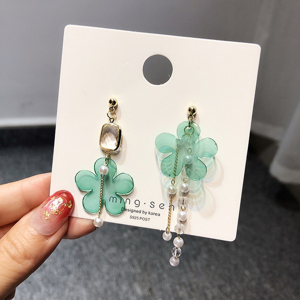 Cercei de dama actuali cu perle in trei culori