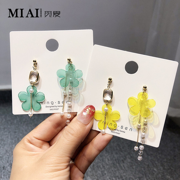 Cercei de dama actuali cu perle in trei culori