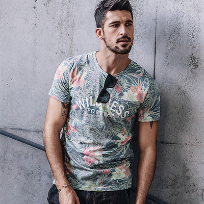 Мъжка модерна тениска с флорален принт