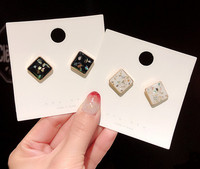 Cercei eleganti de dama in alb si negru