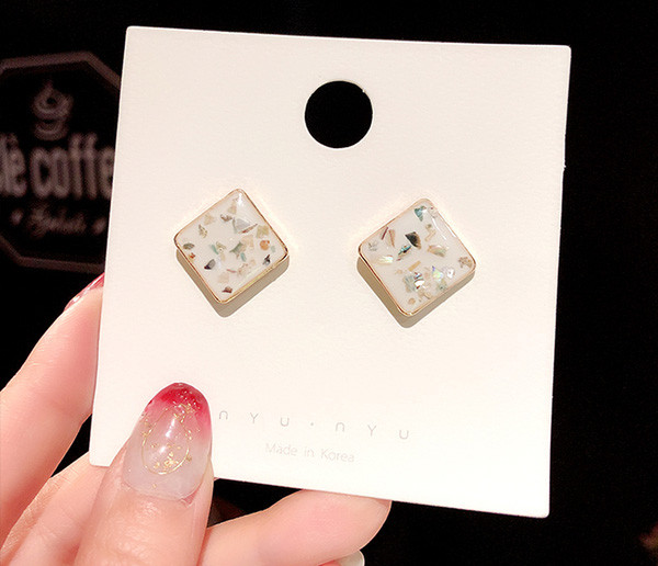 Cercei eleganti de dama in alb si negru