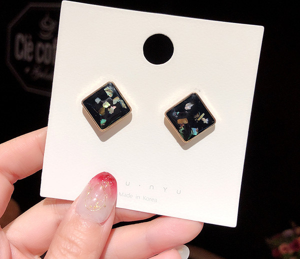 Cercei eleganti de dama in alb si negru