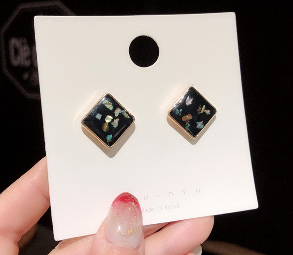 Cercei eleganti de dama in alb si negru