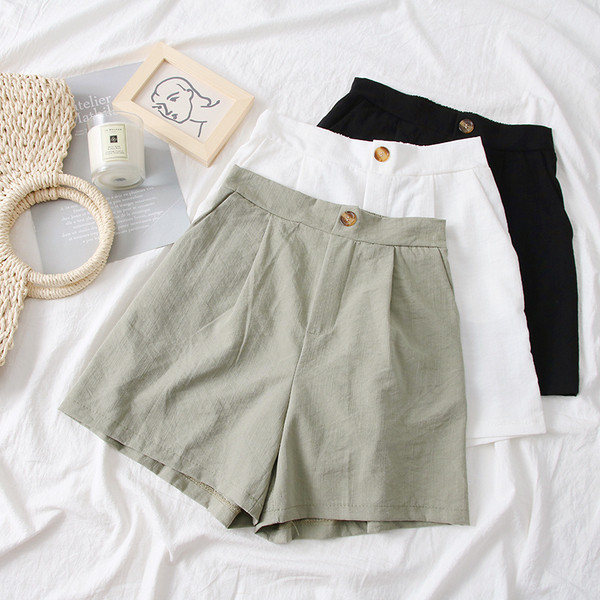 Модерни дамски къси панталони в шест цвята