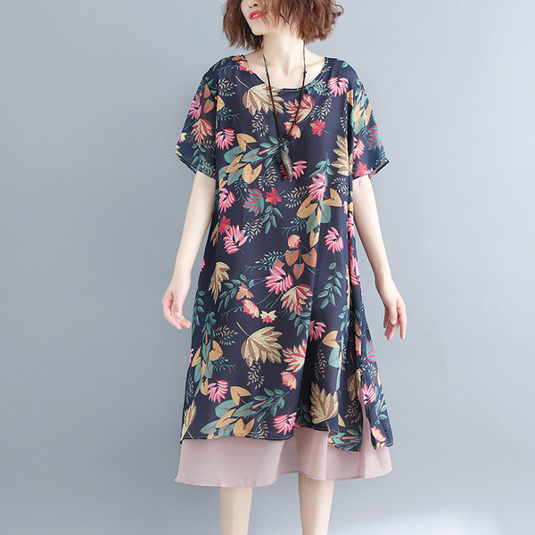 Модерна  дамска рокля с флорален мотив и къс ръкав 
