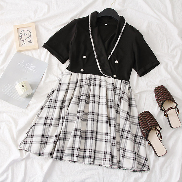 Ежедневна дамска рокля с V-образно деколте в черен цвят