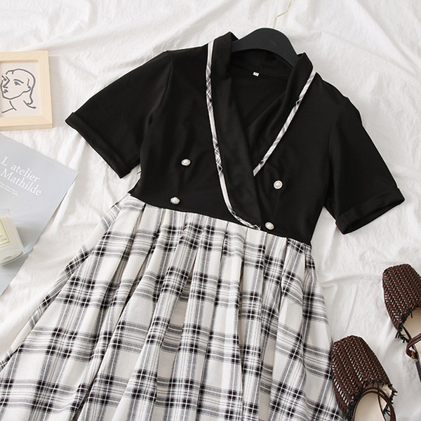 Ежедневна дамска рокля с V-образно деколте в черен цвят