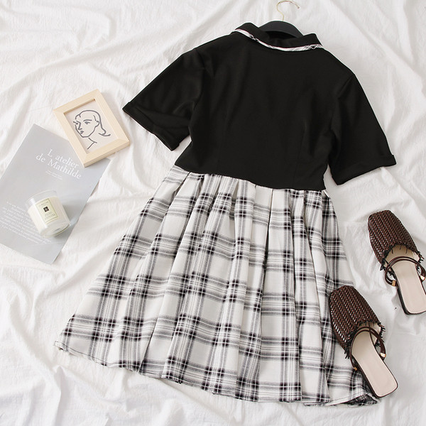 Ежедневна дамска рокля с V-образно деколте в черен цвят