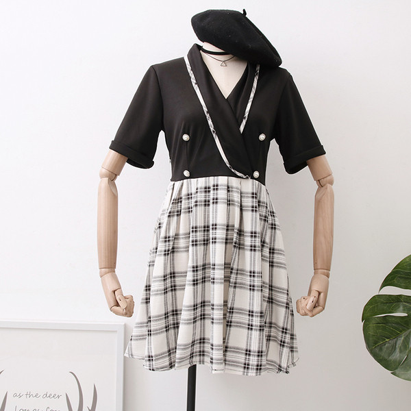 Ежедневна дамска рокля с V-образно деколте в черен цвят