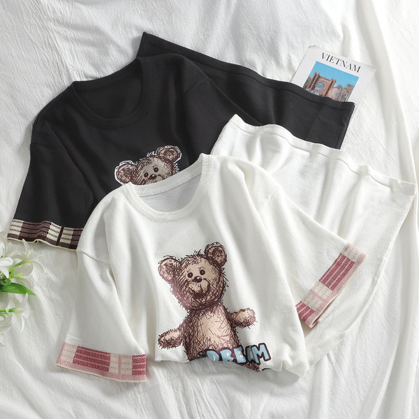 Ежедневна дамска рокля с апликация в бял и черен цвят