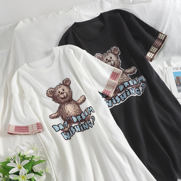 Ежедневна дамска рокля с апликация в бял и черен цвят